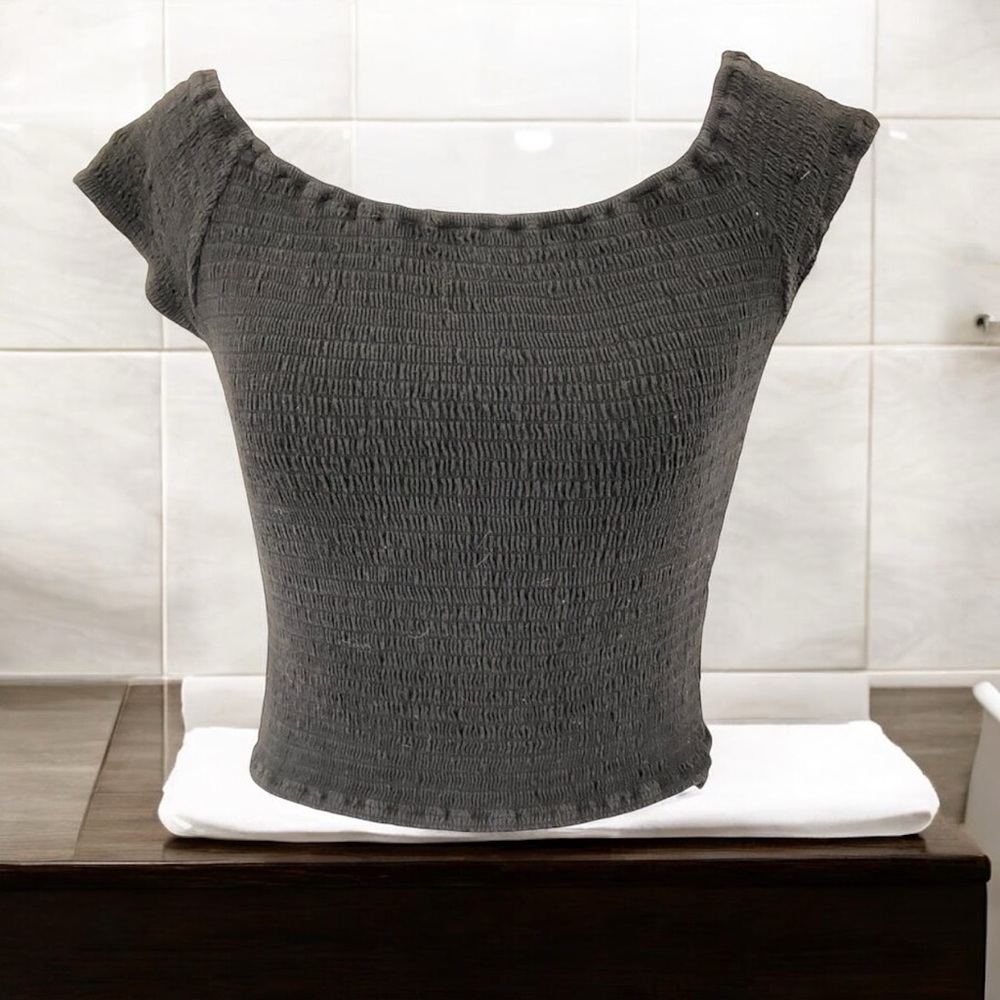 Brandy Melville - Smocked Black Cropped